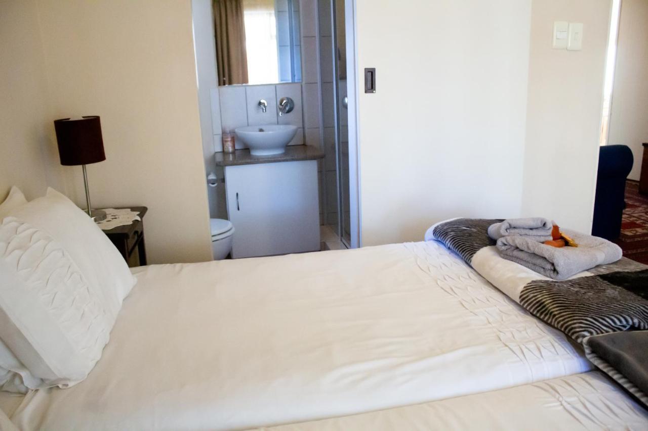 Bed and Breakfast De Oude Yotclub Oudtshoorn Zewnętrze zdjęcie